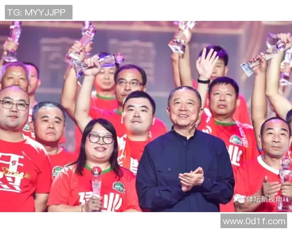 中韩足球赛重播精彩瞬间回顾与分析，球迷热议赛场表现与未来展望